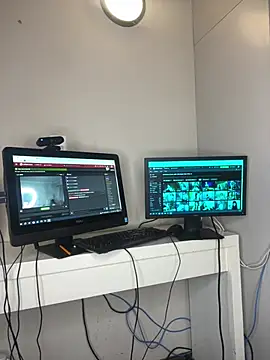 Snapshot of Bustygoddess32 chatting on March 1, 2026, 1:18 am Bustygoddess32 online show from March 1, 2026, 1:18 am