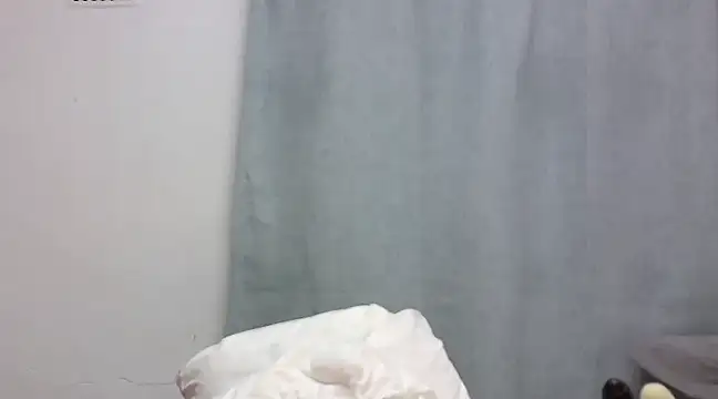 Sexxybella27 online show from February 6, 2025, 8:02 pm