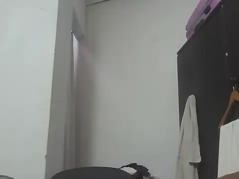 Sexxybella27 online show from November 11, 2025, 8:42 pm