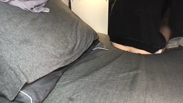 Thomas lovetolicku online show from April 22, 2026, 1:19 am