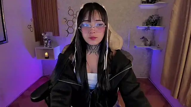 mia catt05 online show from September 21, 2025, 7:32 am