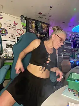 TrenaAnne online show from February 27, 2025, 5:36 pm