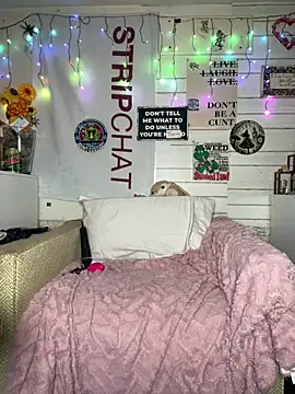 TrenaAnne online show from March 1, 2026, 4:36 am