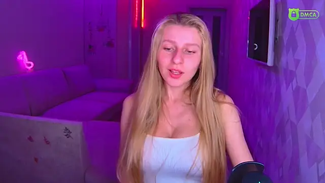 AmaliaQueen online show from November 16, 2025, 2:33 pm