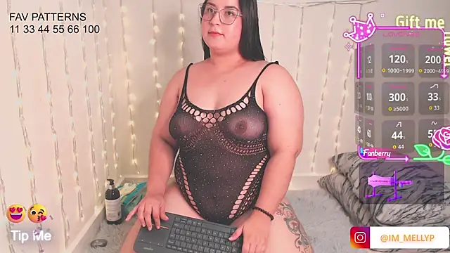 Mellyparker  online show from December 17, 2025, 3:07 pm