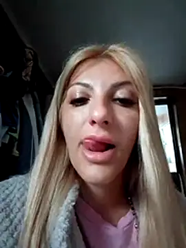 Snapshot of RileyLanna chatting on June 18, 2026, 3:40 am RileyLanna online show from June 18, 2026, 3:40 am