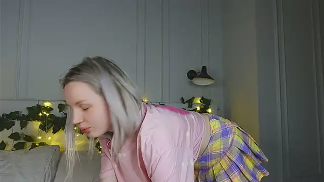 Beatrica Klein online show from March 22, 2025, 5:09 pm