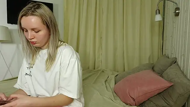 Beatrica Klein online show from October 12, 2025, 2:27 pm