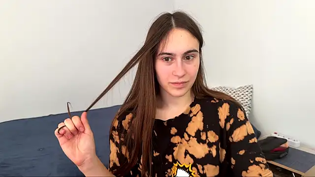 AliceKolltt online show from April 18, 2026, 8:40 am