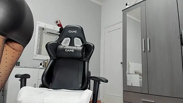 anisialuna  online show from February 25, 2025, 6:58 am