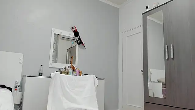 anisialuna  online show from March 13, 2025, 9:54 am