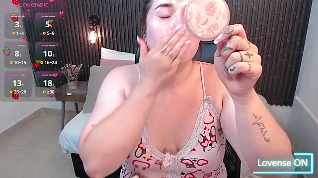 Aabby lee online show from December 15, 2025, 7:40 pm