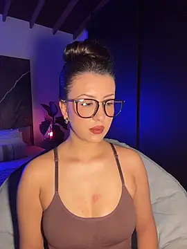 EmaSaenz online show from October 22, 2025, 9:47 pm