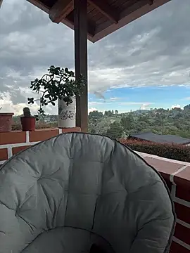 EmaSaenz online show from October 30, 2025, 8:42 pm