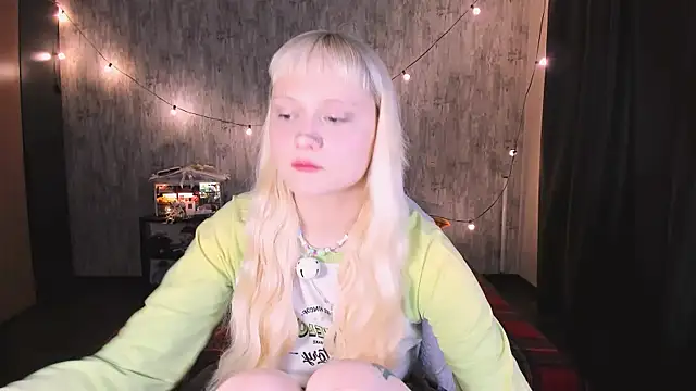 Snapshot of MariaMango chatting on November 25, 2025, 12:21 am MariaMango online show from November 25, 2025, 12:21 am