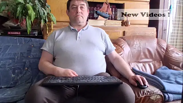 Snapshot of sympatrique chatting on May 4, 2026, 4:25 pm sympatrique online show from May 4, 2026, 4:25 pm
