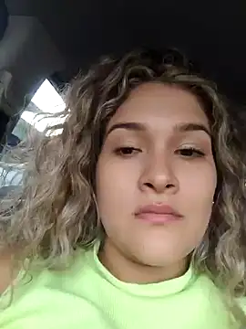 Sara smiiith211 online show from December 13, 2024, 9:41 pm