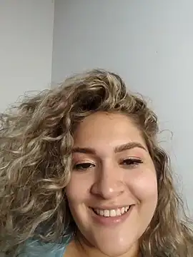 Sara smiiith211 online show from December 22, 2024, 8:05 am