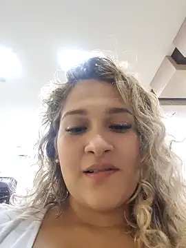 Sara smiiith211 online show from January 8, 2025, 10:48 pm