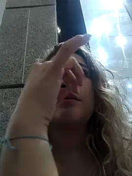 Sara smiiith211 online show from February 12, 2025, 8:18 pm