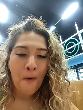 Sara smiiith211 online show from March 20, 2025, 10:18 pm