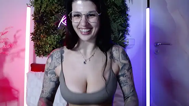 Snapshot of KiraKane1 chatting on February 2, 2025, 12:13 pm KiraKane1 online show from February 2, 2025, 12:13 pm