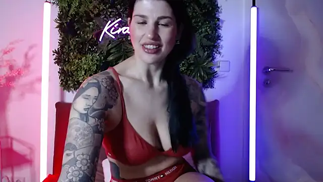 Snapshot of KiraKane1 chatting on February 21, 2025, 5:56 am KiraKane1 online show from February 21, 2025, 5:56 am