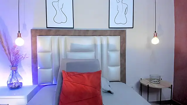 Emilywatsonn online show from June 8, 2026, 12:16 pm