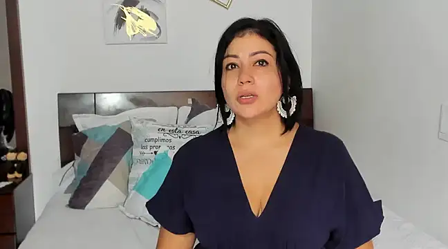EmilyPeytonn online show from January 21, 2025, 3:21 pm