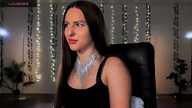 Alicia x art online show from September 25, 2025, 7:34 am