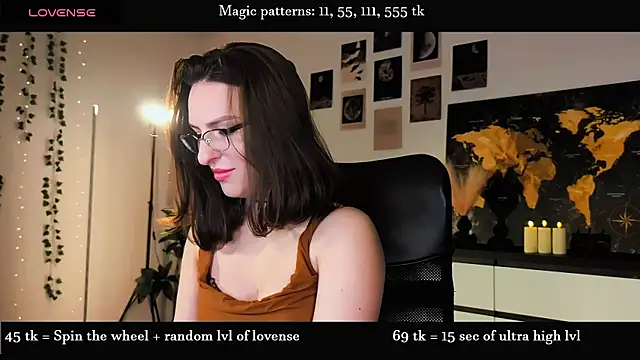 Snapshot of Alicia_x_art chatting on June 6, 2026, 5:50 pm Alicia x art online show from June 6, 2026, 5:50 pm