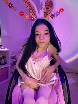 MiniSophiaa online show from April 4, 2026, 8:23 am