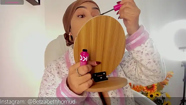 BetzabethHomud0 online show from April 9, 2026, 10:48 pm