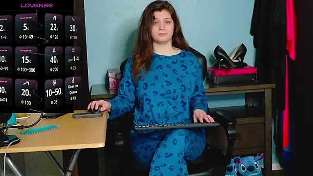 TreeJeanne online show from November 16, 2025, 2:17 am