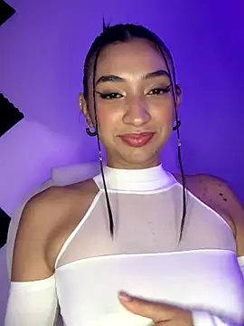 Snapshot of _Aura- chatting on September 19, 2025, 11:49 pm  Aura- online show from September 19, 2025, 11:49 pm