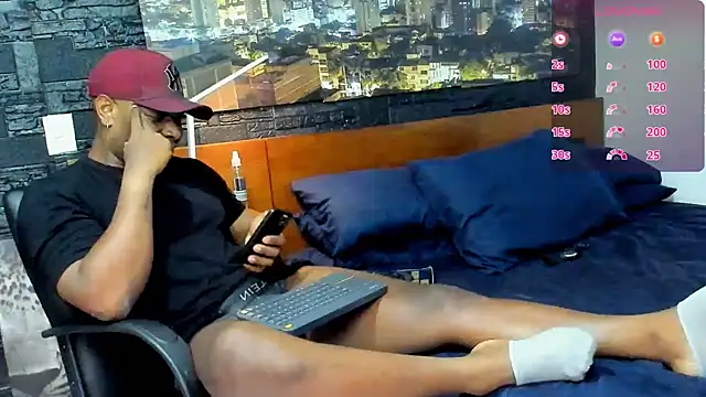 Snapshot of thomas_santtos1 chatting on February 12, 2025, 11:30 pm thomas santtos1 online show from February 12, 2025, 11:30 pm