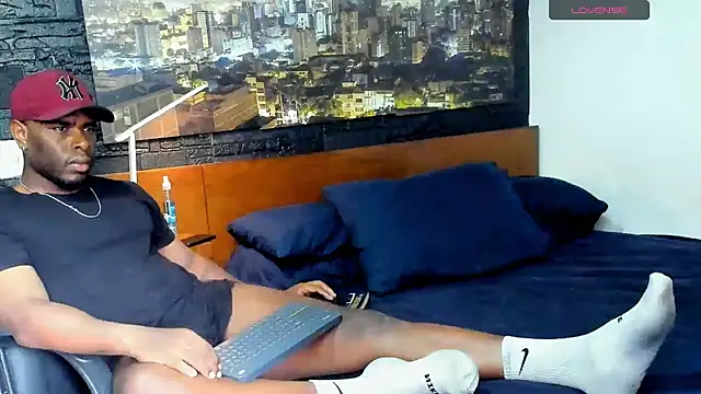 Snapshot of thomas_santtos1 chatting on February 25, 2025, 9:02 pm thomas santtos1 online show from February 25, 2025, 9:02 pm