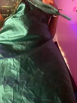 Cherrytowild online show from November 11, 2025, 9:42 am