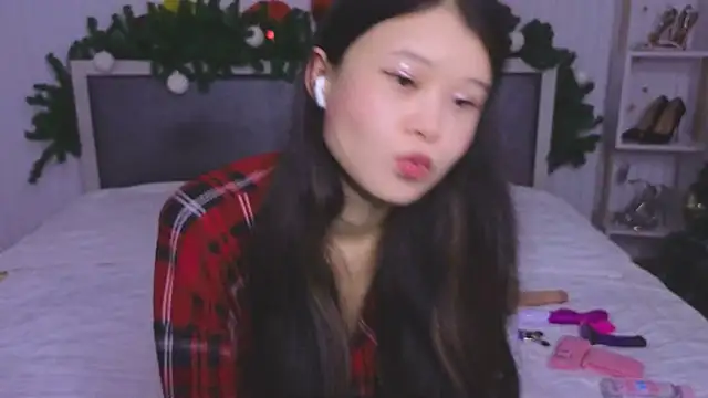 Snapshot of Tina_Kim_ chatting on December 14, 2024, 8:13 am Tina Kim online show from December 14, 2024, 8:13 am
