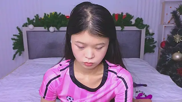 Snapshot of Tina_Kim_ chatting on December 21, 2024, 7:45 am Tina Kim online show from December 21, 2024, 7:45 am