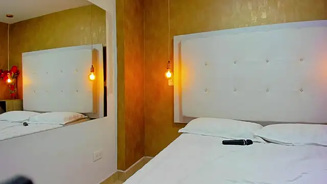 Little Jenni online show from December 7, 2024, 4:36 pm