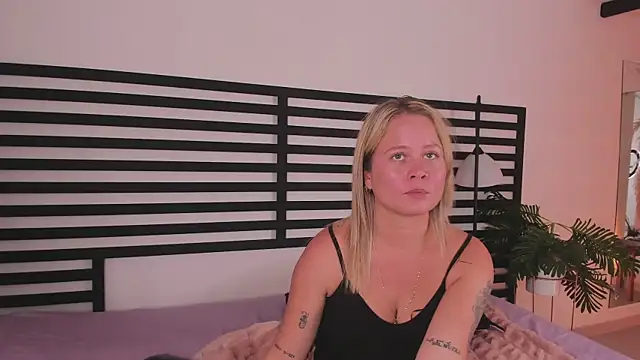 stefanny ruiz  online show from January 18, 2025, 3:38 pm