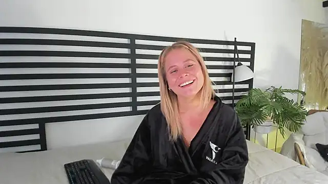 stefanny ruiz  online show from February 12, 2025, 4:00 pm