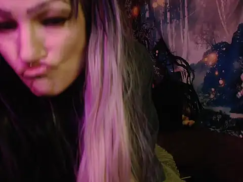 Snapshot of HighCityHoney chatting on September 18, 2025, 6:54 pm HighCityHoney online show from September 18, 2025, 6:54 pm