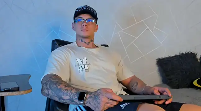 NoahhBrown online show from January 14, 2025, 4:25 am