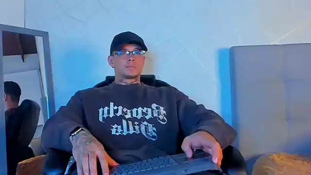 NoahhBrown online show from January 30, 2025, 2:49 am