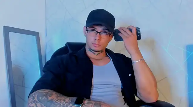 NoahhBrown online show from February 9, 2025, 2:17 am