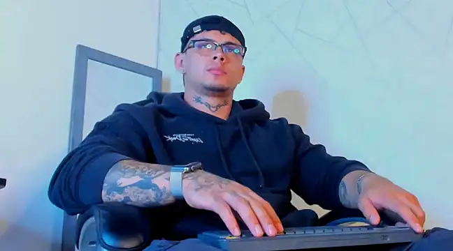 NoahhBrown online show from February 12, 2025, 3:18 am