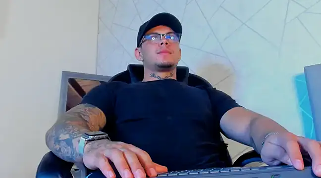 NoahhBrown online show from February 17, 2025, 12:32 am