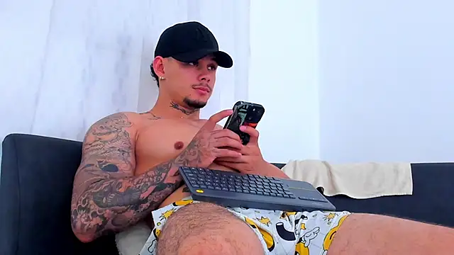 NoahhBrown online show from November 7, 2025, 1:16 am